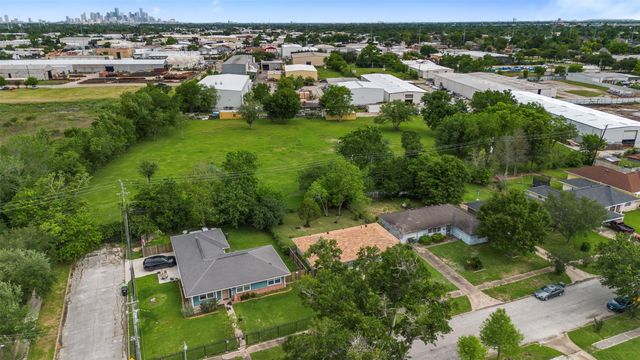 6807 Kingsway Drive, Houston, TX 77087