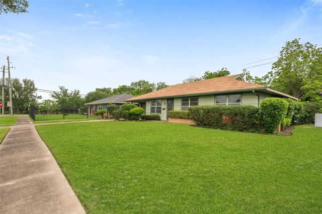 6807 Kingsway Drive, Houston, TX 77087
