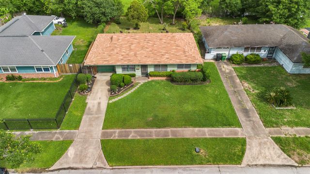 6807 Kingsway Drive, Houston, TX 77087
