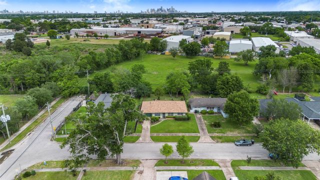 6807 Kingsway Drive, Houston, TX 77087