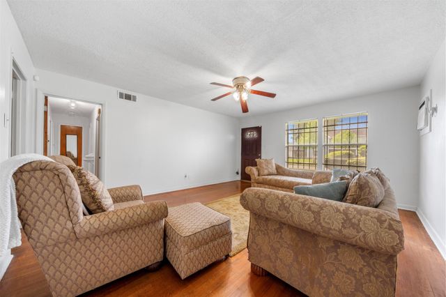 6807 Kingsway Drive, Houston, TX 77087