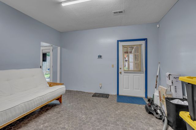 1049 E Trinity Ln, Nashville, TN 37216