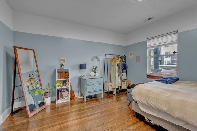 1049 E Trinity Ln, Nashville, TN 37216