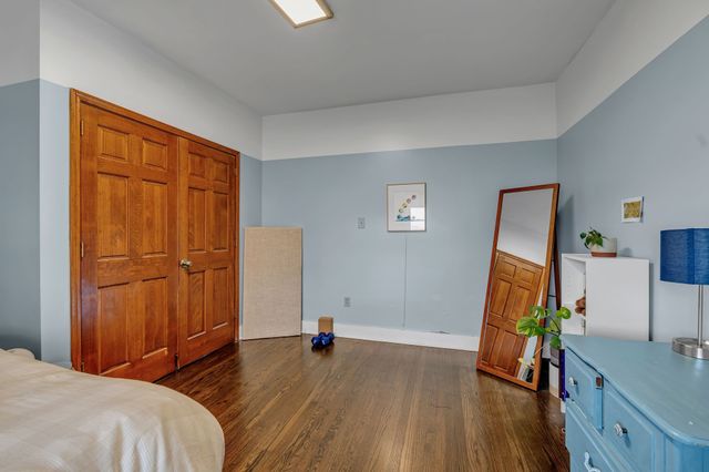 1049 E Trinity Ln, Nashville, TN 37216