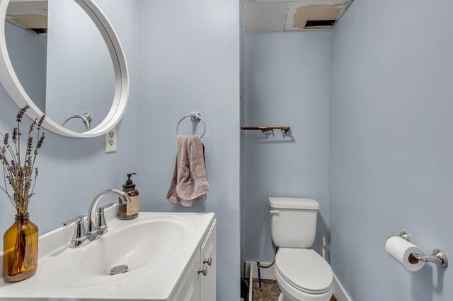 1049 E Trinity Ln, Nashville, TN 37216