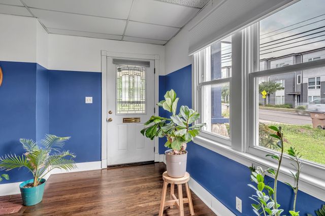 1049 E Trinity Ln, Nashville, TN 37216