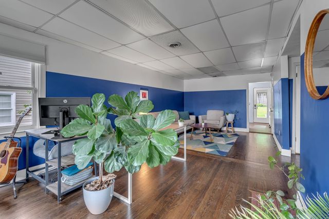 1049 E Trinity Ln, Nashville, TN 37216