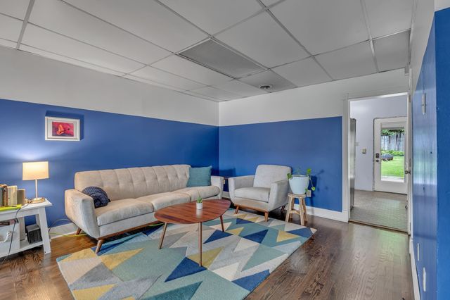 1049 E Trinity Ln, Nashville, TN 37216