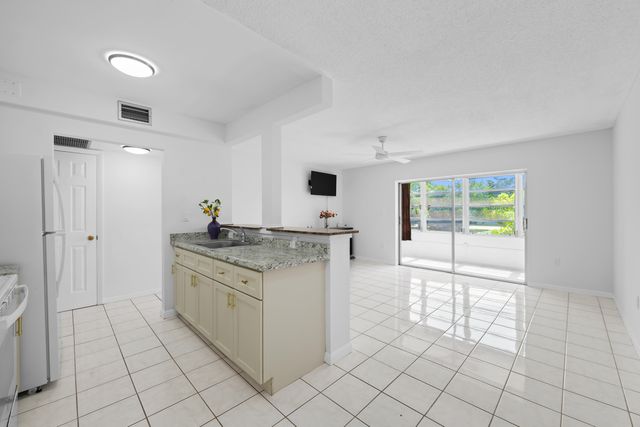 5190 E Sabal Palm Boulevard 209, Tamarac, FL 33319