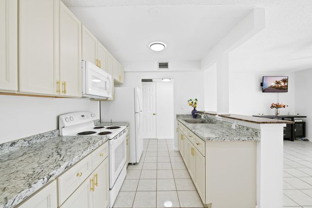 5190 E Sabal Palm Boulevard 209, Tamarac, FL 33319