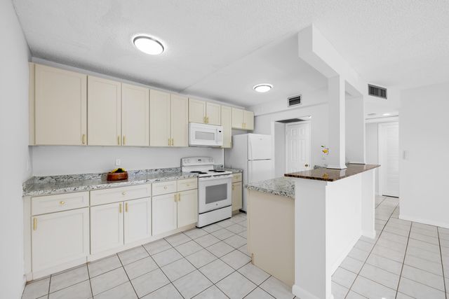 5190 E Sabal Palm Boulevard 209, Tamarac, FL 33319
