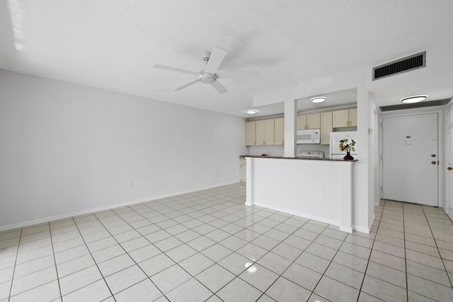 5190 E Sabal Palm Boulevard 209, Tamarac, FL 33319