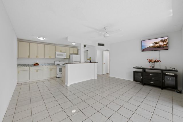 5190 E Sabal Palm Boulevard 209, Tamarac, FL 33319