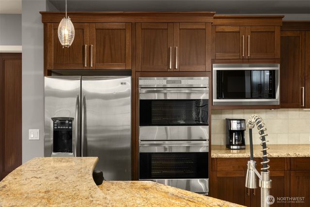 1211 N 42nd Place, Renton, WA 98056