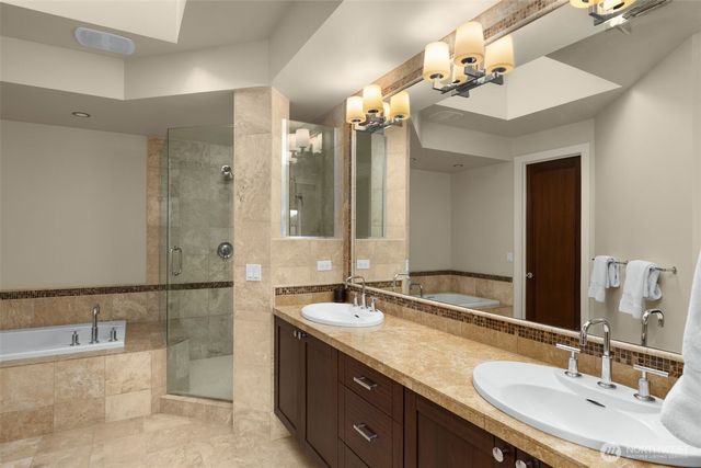 1211 N 42nd Place, Renton, WA 98056