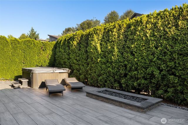 1211 N 42nd Place, Renton, WA 98056