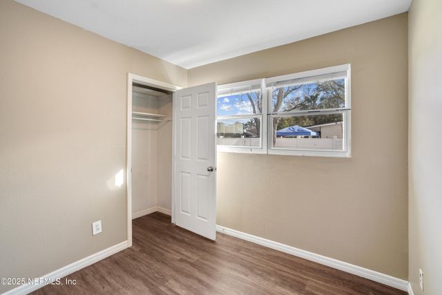 1913 DELAROCHE Drive W, Jacksonville, FL 32210