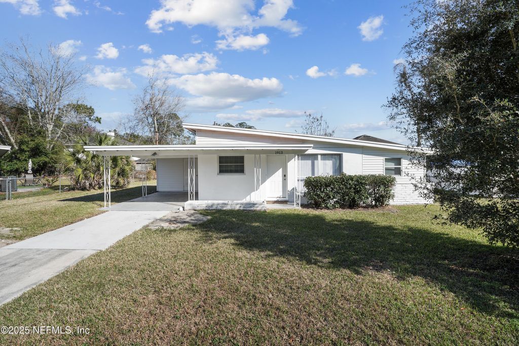 1913 DELAROCHE Drive W, Jacksonville, FL 32210