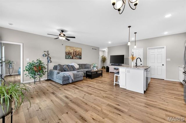 2324 Matthias Close, Washington, MO 63090