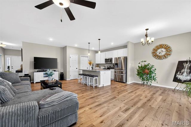 2324 Matthias Close, Washington, MO 63090