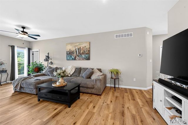 2324 Matthias Close, Washington, MO 63090