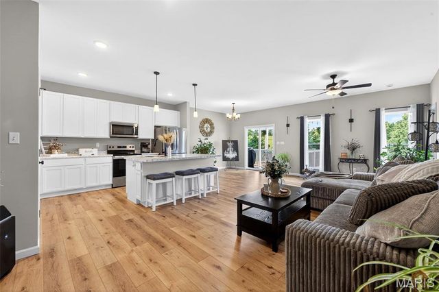2324 Matthias Close, Washington, MO 63090
