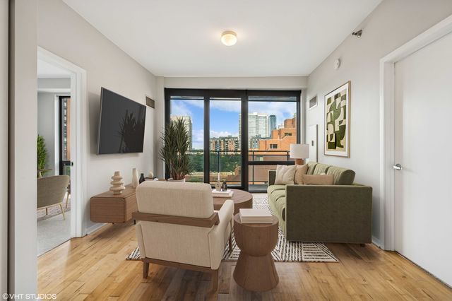 1 E 8th Street 606, Chicago, IL 60605