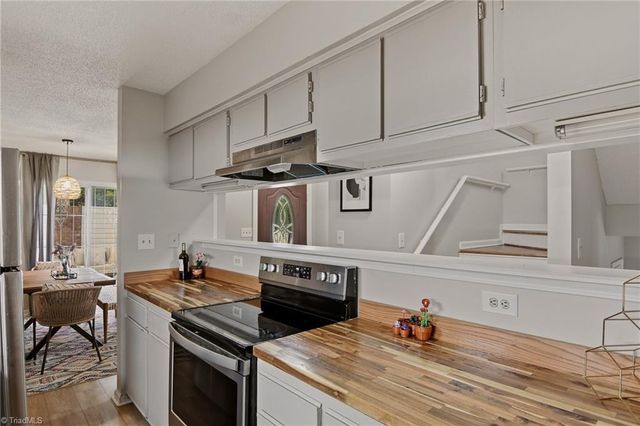 805 Salem Pointe Lane, Winston-salem, NC 27101