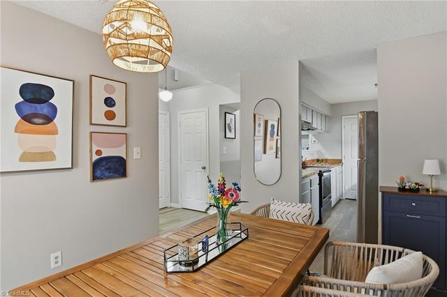 805 Salem Pointe Lane, Winston-salem, NC 27101