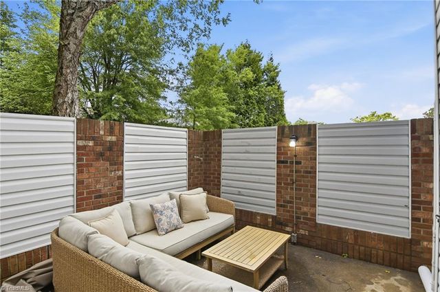 805 Salem Pointe Lane, Winston-salem, NC 27101