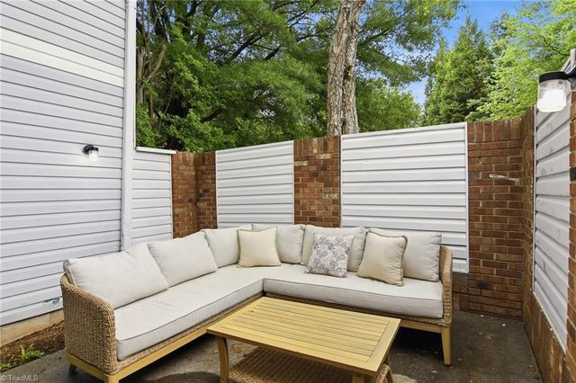 805 Salem Pointe Lane, Winston-salem, NC 27101