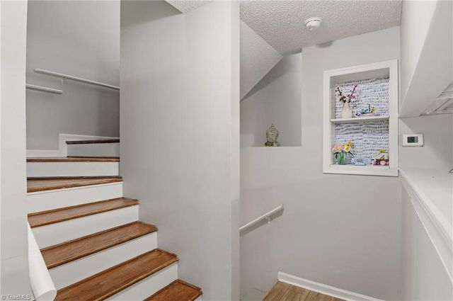 805 Salem Pointe Lane, Winston-salem, NC 27101
