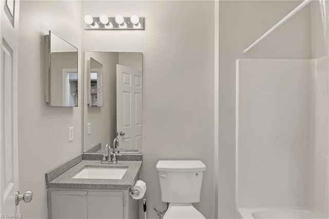 805 Salem Pointe Lane, Winston-salem, NC 27101