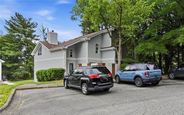 805 Salem Pointe Lane, Winston-salem, NC 27101