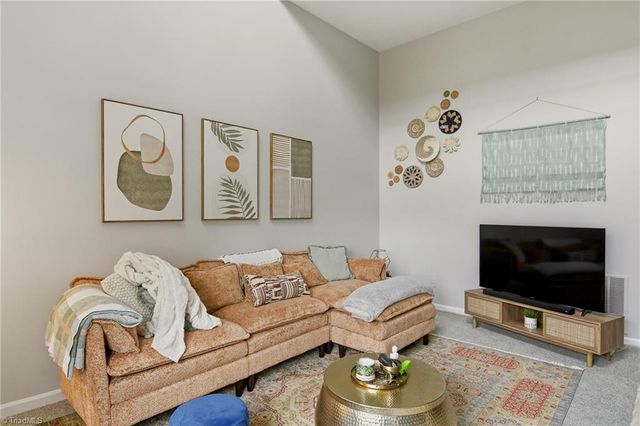 805 Salem Pointe Lane, Winston-salem, NC 27101