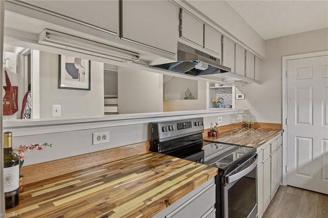 805 Salem Pointe Lane, Winston-salem, NC 27101