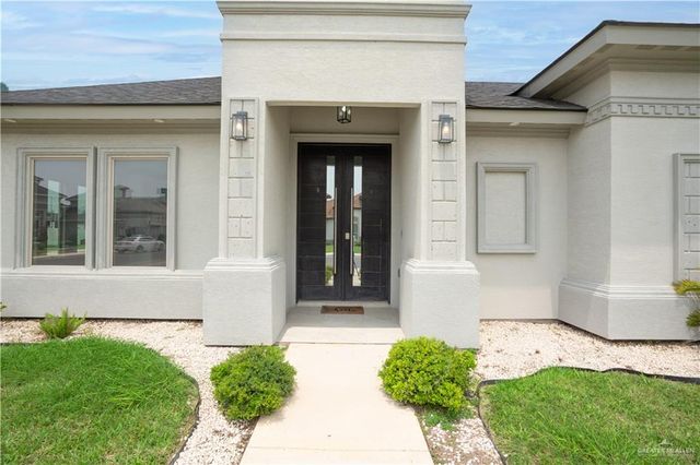 1102 W Guava Avenue, Pharr, TX 78577