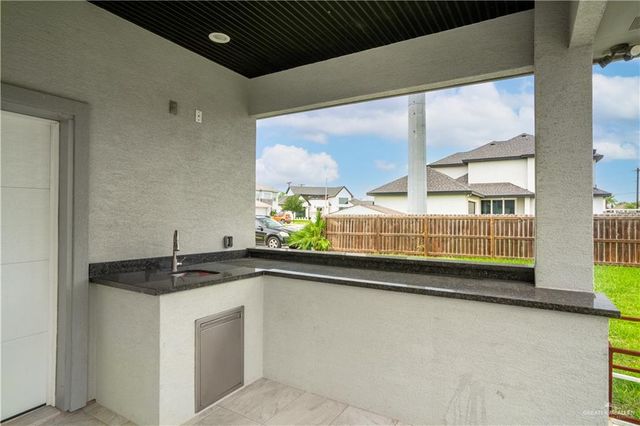 1102 W Guava Avenue, Pharr, TX 78577
