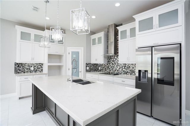 1102 W Guava Avenue, Pharr, TX 78577