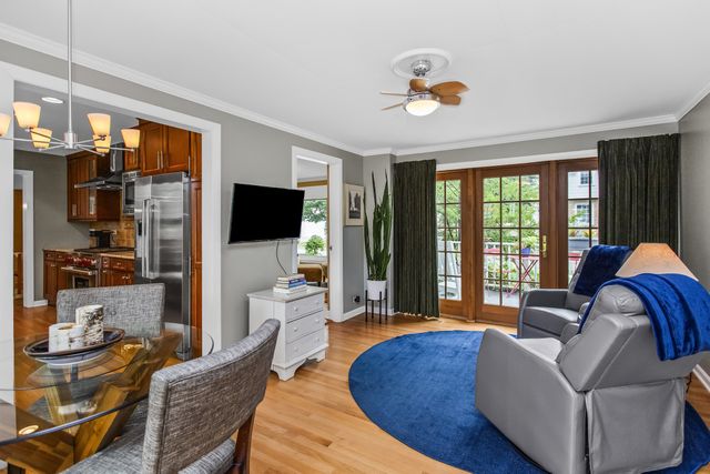 2761 Lincolnwood Drive, Evanston, IL 60201