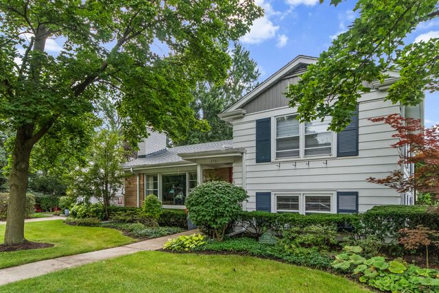 2761 Lincolnwood Drive, Evanston, IL 60201