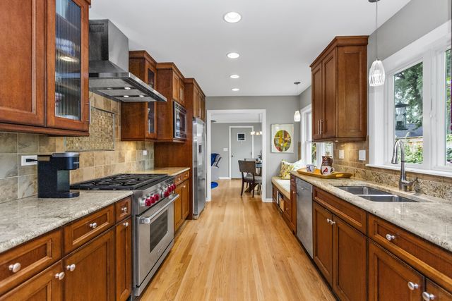 2761 Lincolnwood Drive, Evanston, IL 60201