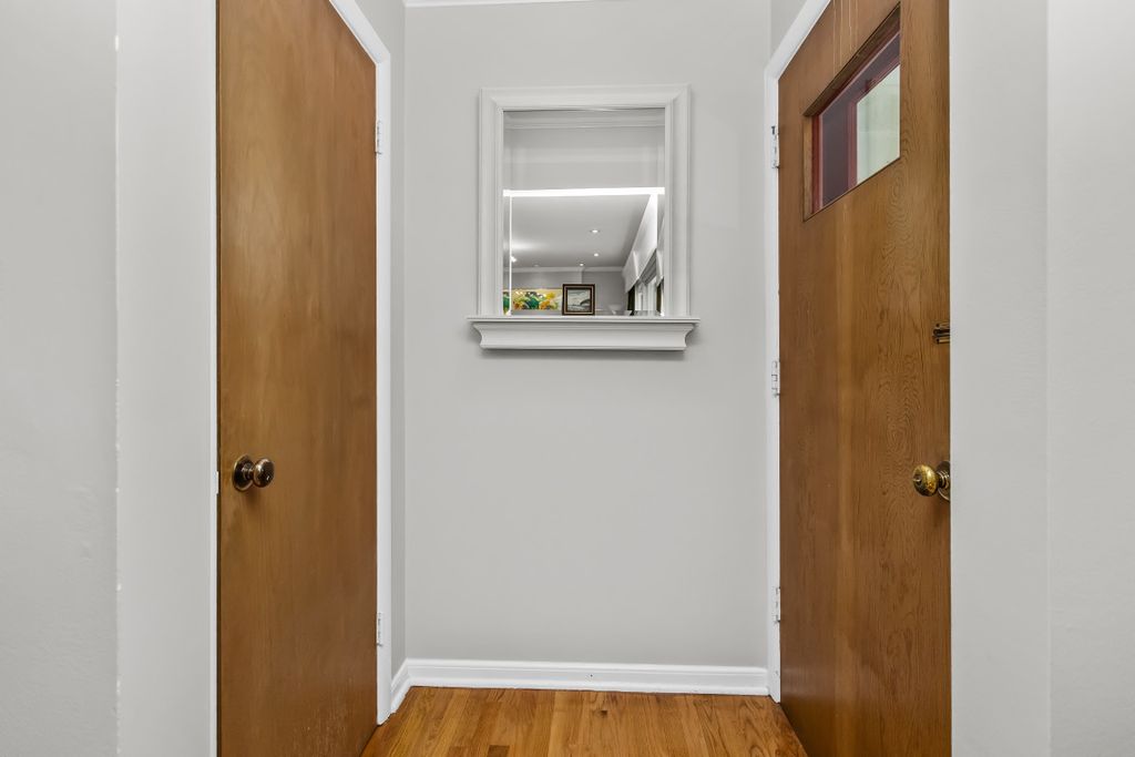 2761 Lincolnwood Drive, Evanston, IL 60201 — photo 2