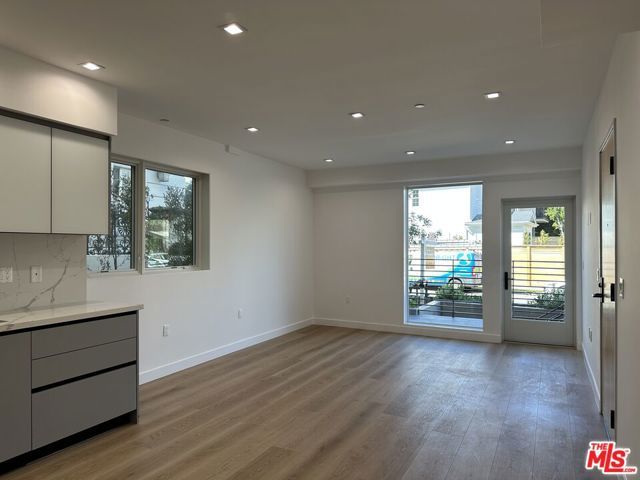 9842 Vidor Drive 101, Los Angeles, CA 90035