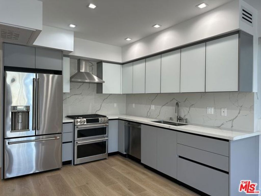 9842 Vidor Drive 101, Los Angeles, CA 90035