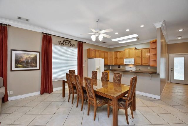 208 E 20th ST, Cameron, TX 76520