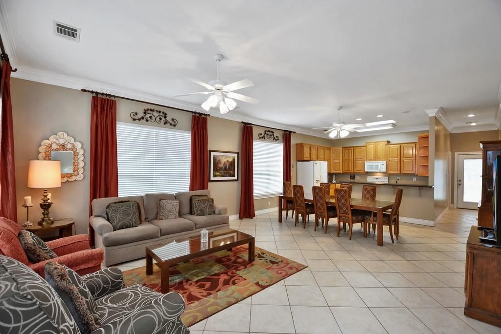 208 E 20th ST, Cameron, TX 76520