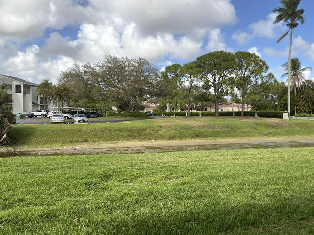 5500 Tamberlane Circle 104, Palm Beach Gardens, FL 33418