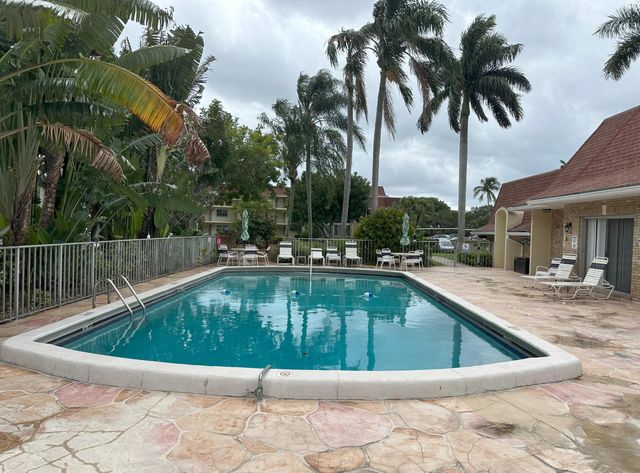 5500 Tamberlane Circle 104, Palm Beach Gardens, FL 33418