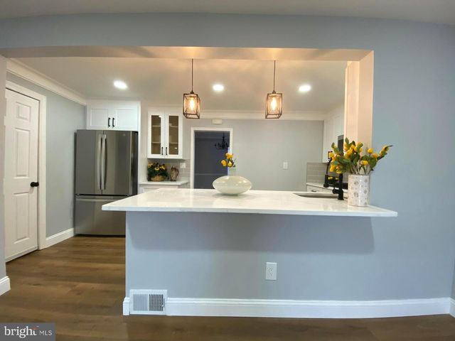 211 SCHEIVERT AVE, Aston, PA 19014